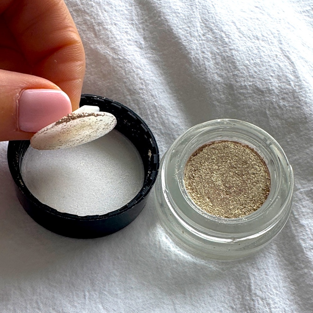 Pat McGrath Labs chromaluxe pigment in Golden Seductress